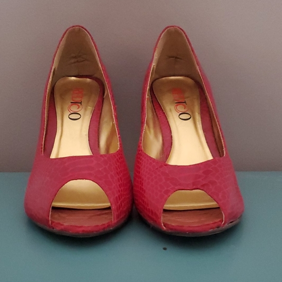 Red heels - Picture 3 of 3